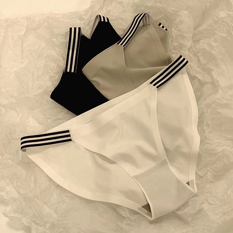Seamless Hipster Panties for Trans Women detail image 1