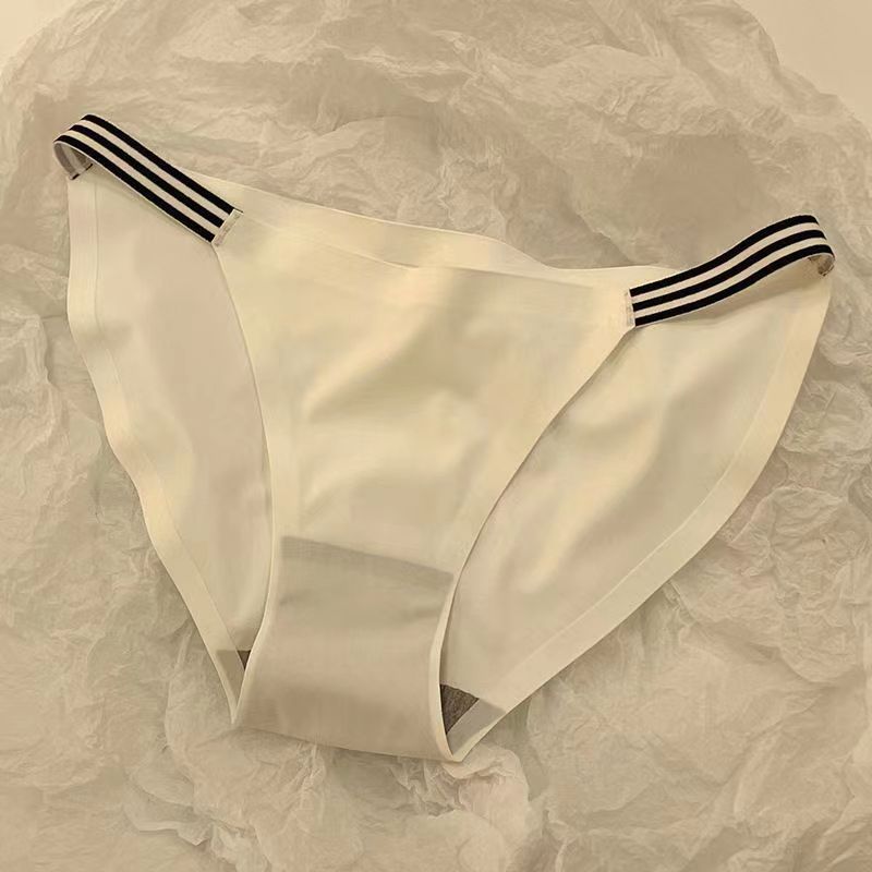 Seamless Hipster Panties for Trans Women detail image 6